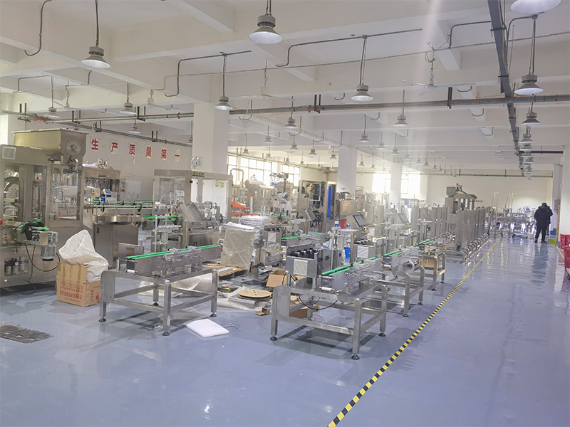 星火車間展示 小型液體灌裝機  貼標機 旋蓋機(圖1)