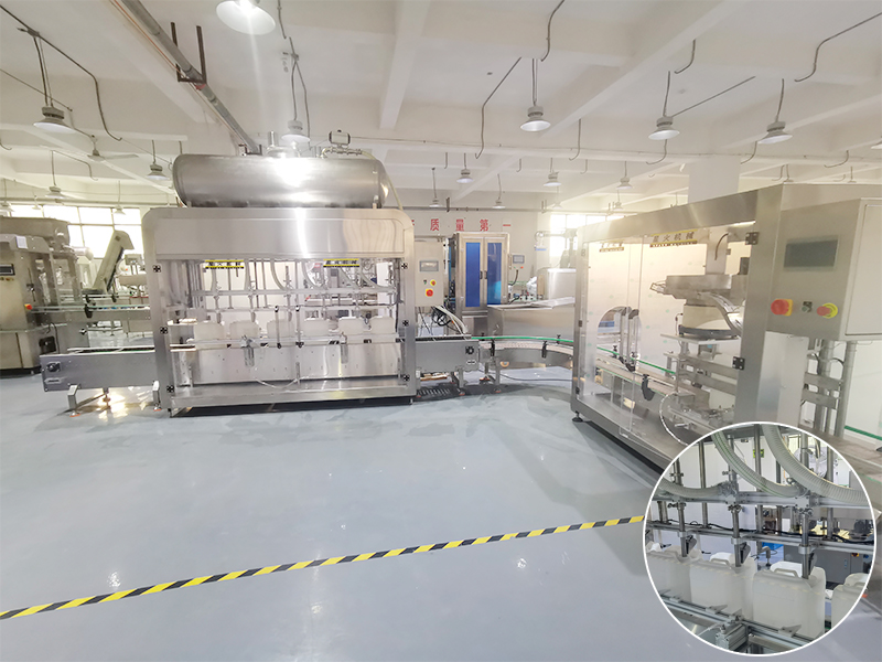 河南25公斤液體稱重灌裝機-大型溶液灌裝機械(圖1)